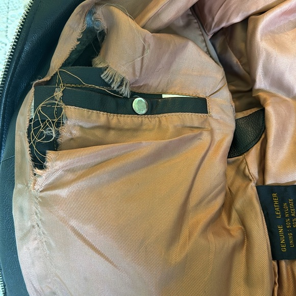 Vintage woman’s Medium Harley Davidson Leather riding jacket zippers and buckles - Picture 10 of 14